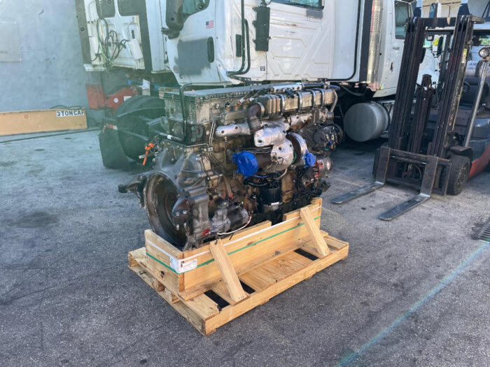 2015 DETROIT DD15 ENGINE - Image 1