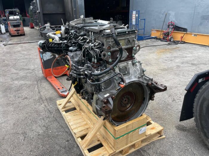 2018 DETROIT DD15 ENGINE - Image 3